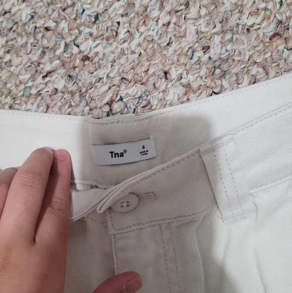 Aritzia TNA Lennox Shorts NWT - Picture 6 of 7